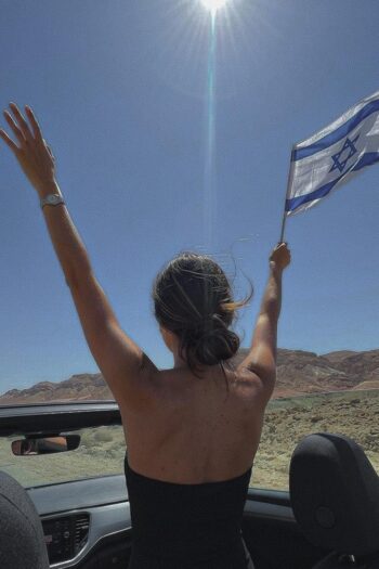 בחורה ממכרת – תל אביב