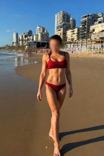 לרה – בירושלים -מסאזיסטית תוססת דוגמנית